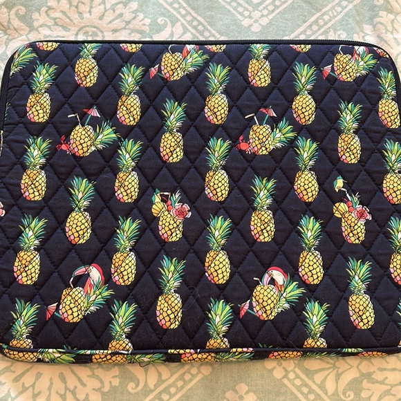 Vera Bradley laptop Sleeve Toucan Pineapple party 14” - Picture 4 of 6